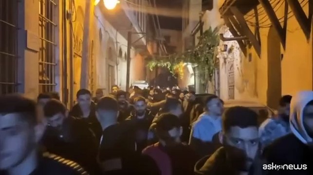 Siria, cristiani protestano a Damasco dopo incendio albero di Natale