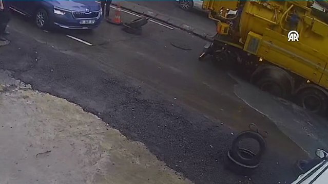 Güngören'de aynı yol ikinci kez çöktü