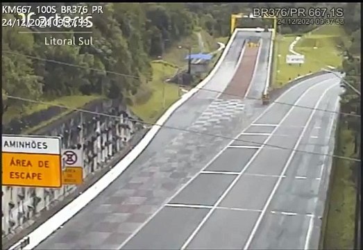 VÍDEO: Caminhão fica sem freios na descida da BR-376 e área de escape salva motorista