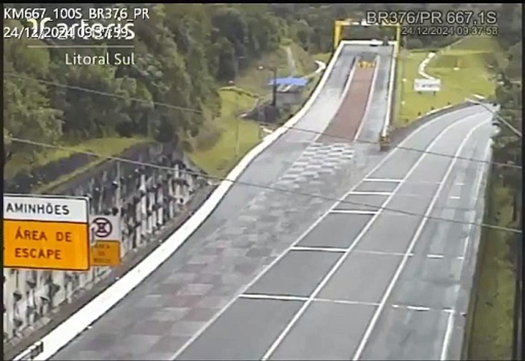 VÍDEO: Caminhão fica sem freios na descida da BR-376 e área de escape salva motorista