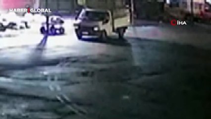 Kamyonet sürücüsü feci şekilde can verdi! O kaza kamerada