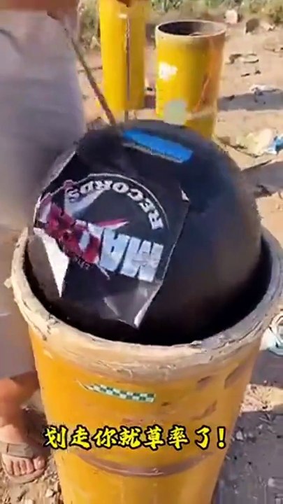 Ce feu d'artifice est juste dingue... explosion géante