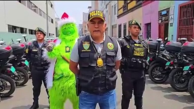 Policía disfrazado de Grinch lidera redada antidrogas en Lima