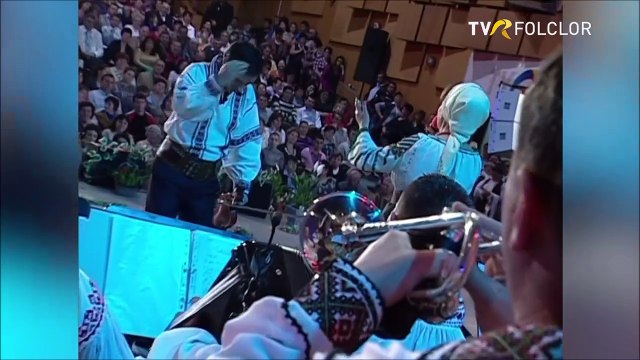 Cornelia Ciobanu - Spectacol Tezaur folcloric „Mostenitorii” (Oradea - TVR - 2012)