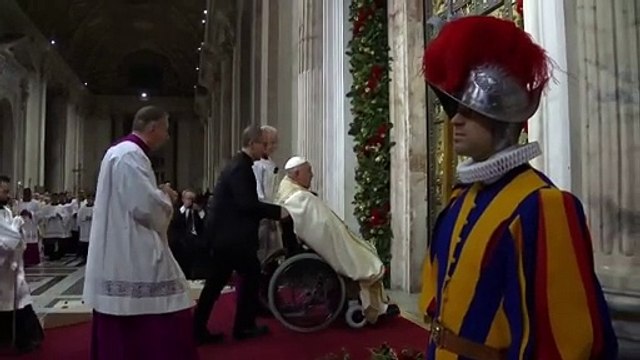Papa abre a ‘Porta Santa’ da Basílica de São Pedro para lançar ano do Jubileu