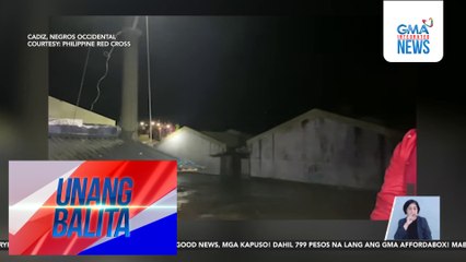 Mga residenteng na-trap sa halos abot-bubong na baha, nailigtas | Unang Balita