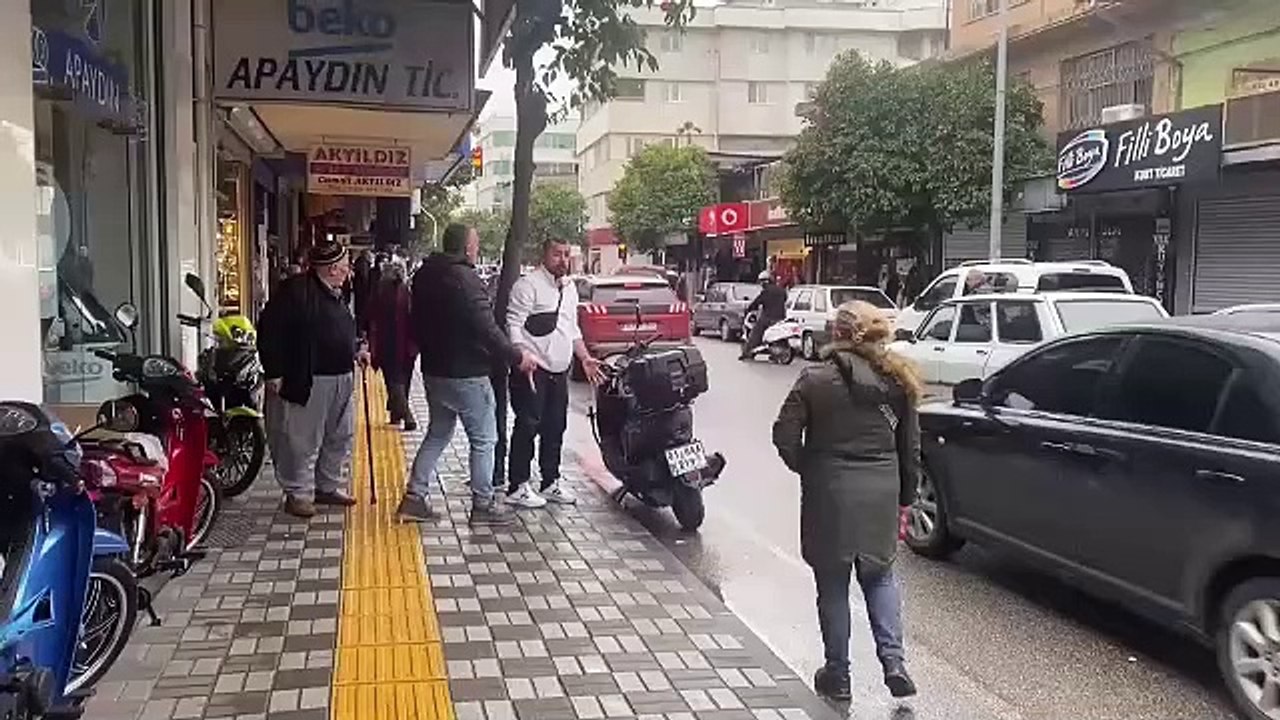 Sürekli arıza yapan motorunu bayinin önünde ateşe verdi