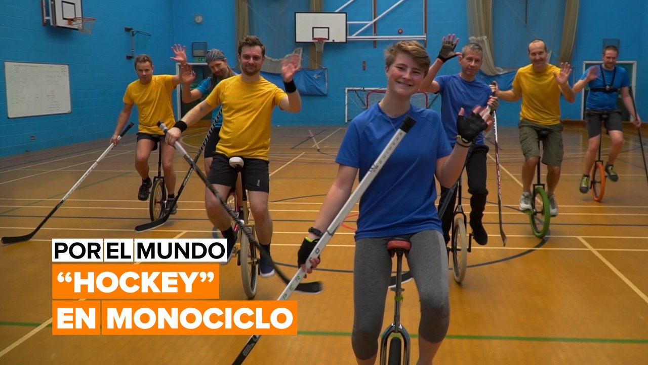 Por el mundo: el "hockey" en monociclo da lo que promete