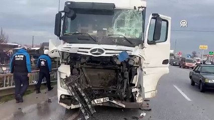 Okul servisi ile tırın çarpışması sonucu 26 kişi yaralandı