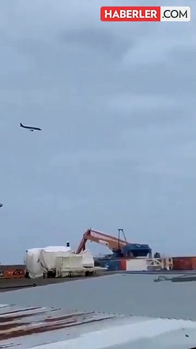 Kazakistan'da Azerbaycan havayollarına ait yolcu uçağı düştü