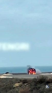 Azerbaycan Havayolları'na ait yolcu uçağı Kazakistan'da düştü