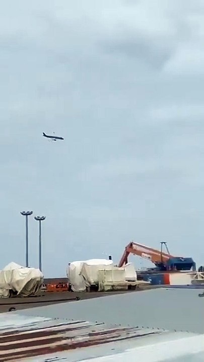 الطائرة