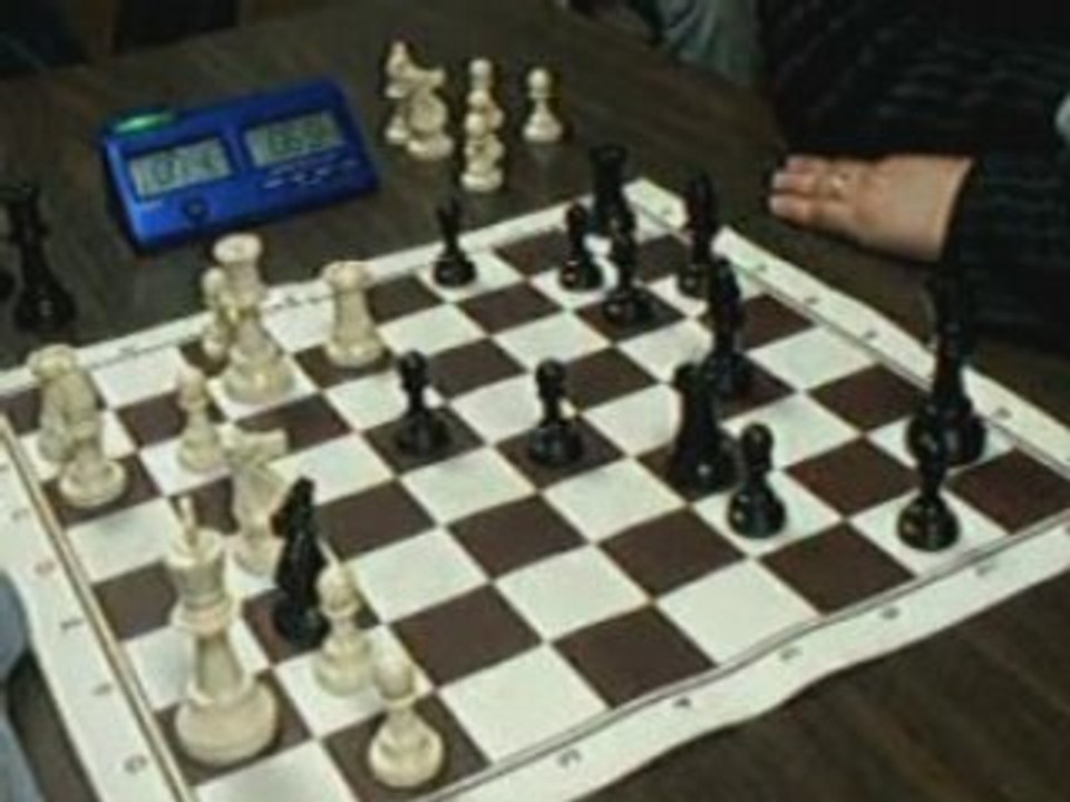 ECHECS : CHRIS 1 VS 0 YVES ( TOP 15 )