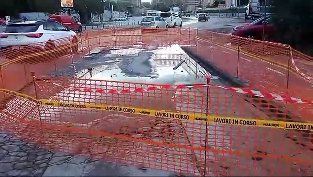 Il video della voragine in via Crispi a Palermo