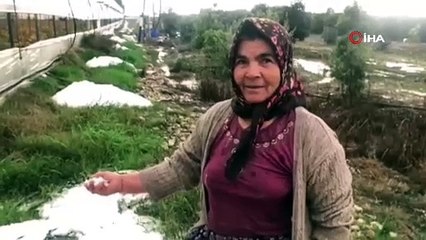 Antalya’da sağanak yağmur sonrası dolu yağdı