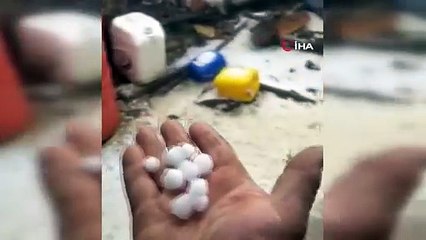 Antalya’da sağanak yağmur sonrası dolu yağdı