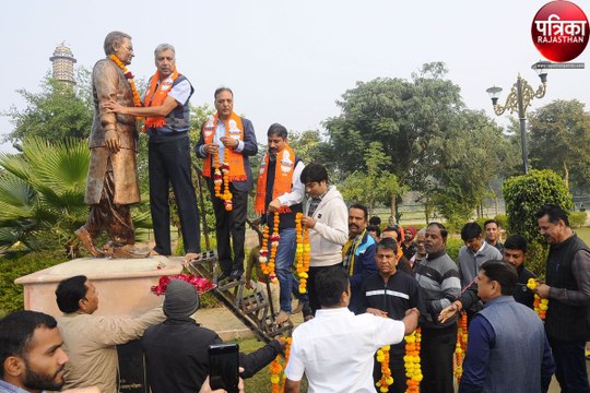 सुशासन दिवस के रुप में मनाई पूर्व प्रधानमंत्री की जयंती, श्रमदान कर निकाली रैली