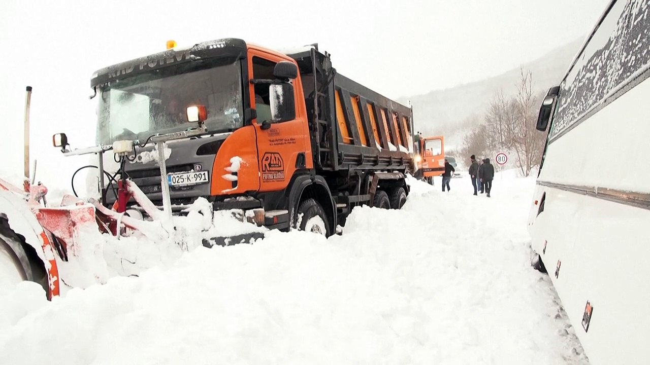 "Die Leute sind in Panik": Schneesturm lgt Bosnien lahm