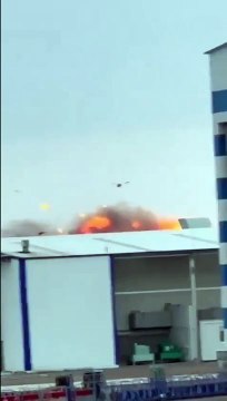 Avião com 67 pessoas cai no Cazaquistão; aeronave é fabricada pela Embraer