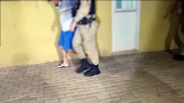 Homem é detido após agredir a companheira no Brasmadeira