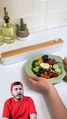Plastic wrap dispenser