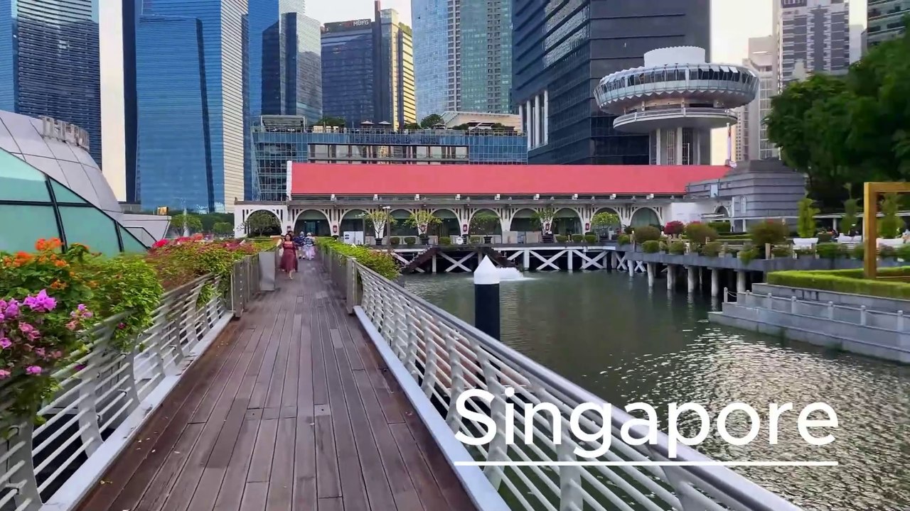 Walking Tour of Singapore: Iconic Landmarks & Hidden Gems