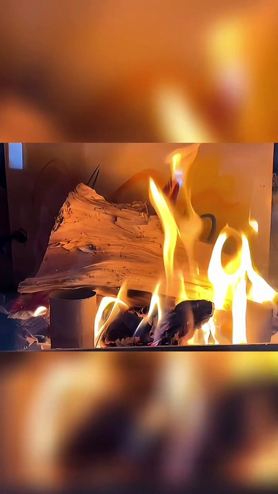🔥 Holz und Papier in Flammen: Ein faszinierendes Feuer-Spektakel! 🌟
