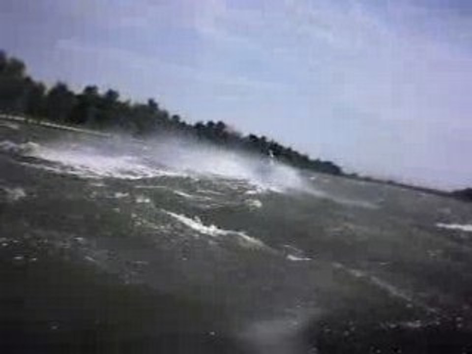 jet ski sur le rhone, grosse vagues