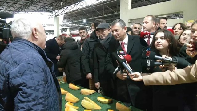 Özgür Özel pazara indi, bir dokundu bin ah işitti