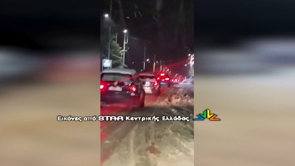 Λιβάδι Αράχωβα: “Κόλλησαν” στο χιόνι χωρίς αλυσίδες. Ουρές χιλιομέτρων και ταλαιπωρίας.