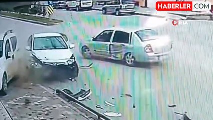 Samsun'da Ara Yoldan Caddeye Çıkan Araca Çarpan Otomobil: 1 Yaralı