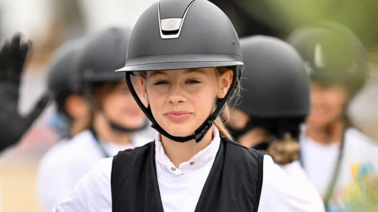 GALA VIDEO - Giulia Sarkozy demande pardon à ses fans : la fille de Carla Bruni a d’adorables excuses !