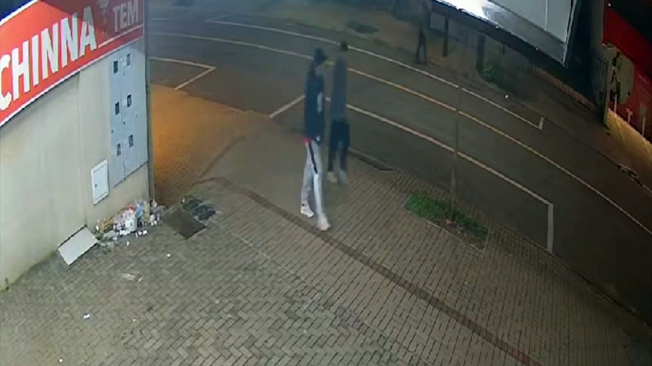 Vídeo mostram homens arrombando empresa na Região Norte com pé de cabra ...