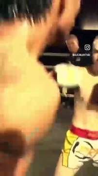 McCulloch sensationally stops Thai