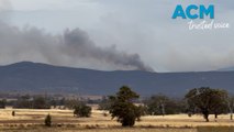 Residents take shelter as Grampians bushfires rage on