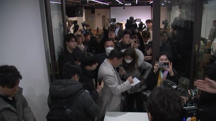 김용현 변호인단 취재 제한에 기자들 항의...경찰 출동 / YTN