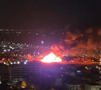 İstanbul'da korkutan yangın! Film platosu alevlere teslim oldu