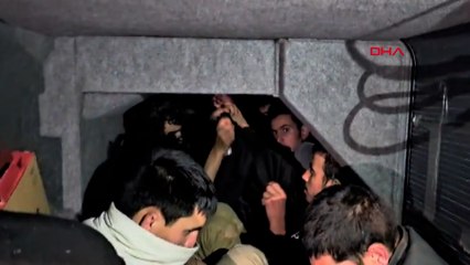 Otobüsün 4 metrelik alanında 9 göçmen yakalandı