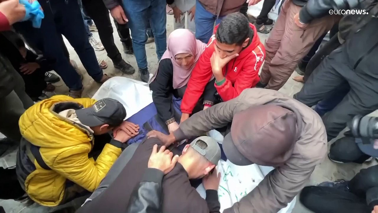 جثثهم تفحّمت.. غارة إسرائيلية تقتل 5 صحفيين في...