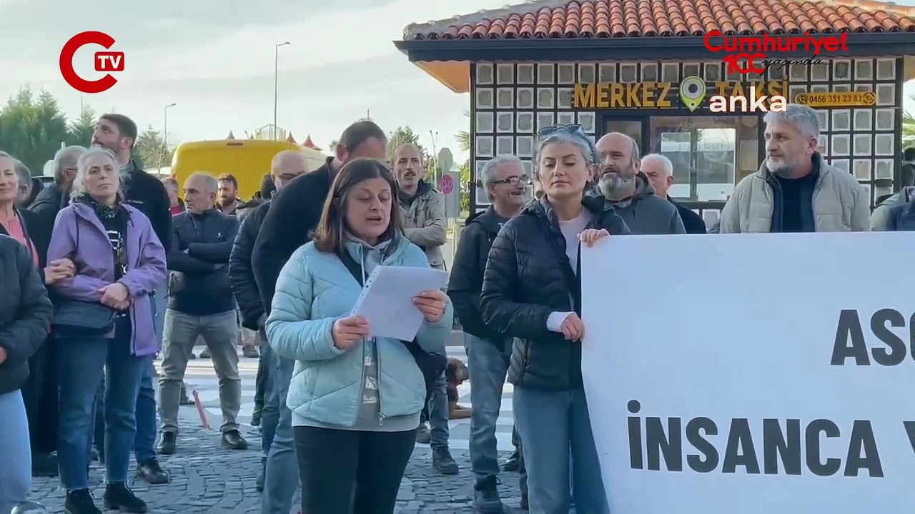 Asgari ücret Hopa'da protesto edildi: "Biz bu asgari ücreti kabul etmiyoruz, bu parayla Mehmet Şimşek yaşasın''