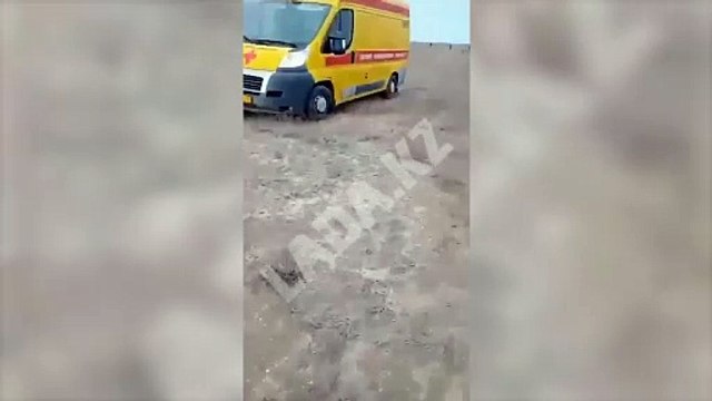 Al menos 29 personas sobrevivieron al estrellarse en Kazajistán un avión de pasajeros