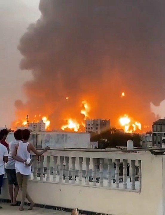 إسرائيل تستهدف مطار صنعاء الدولي ومرافق مدنية في اليمن