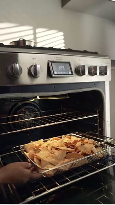 Preparamos unos deliciosos chilaquiles con Koblenz, su estufa y licuadora.