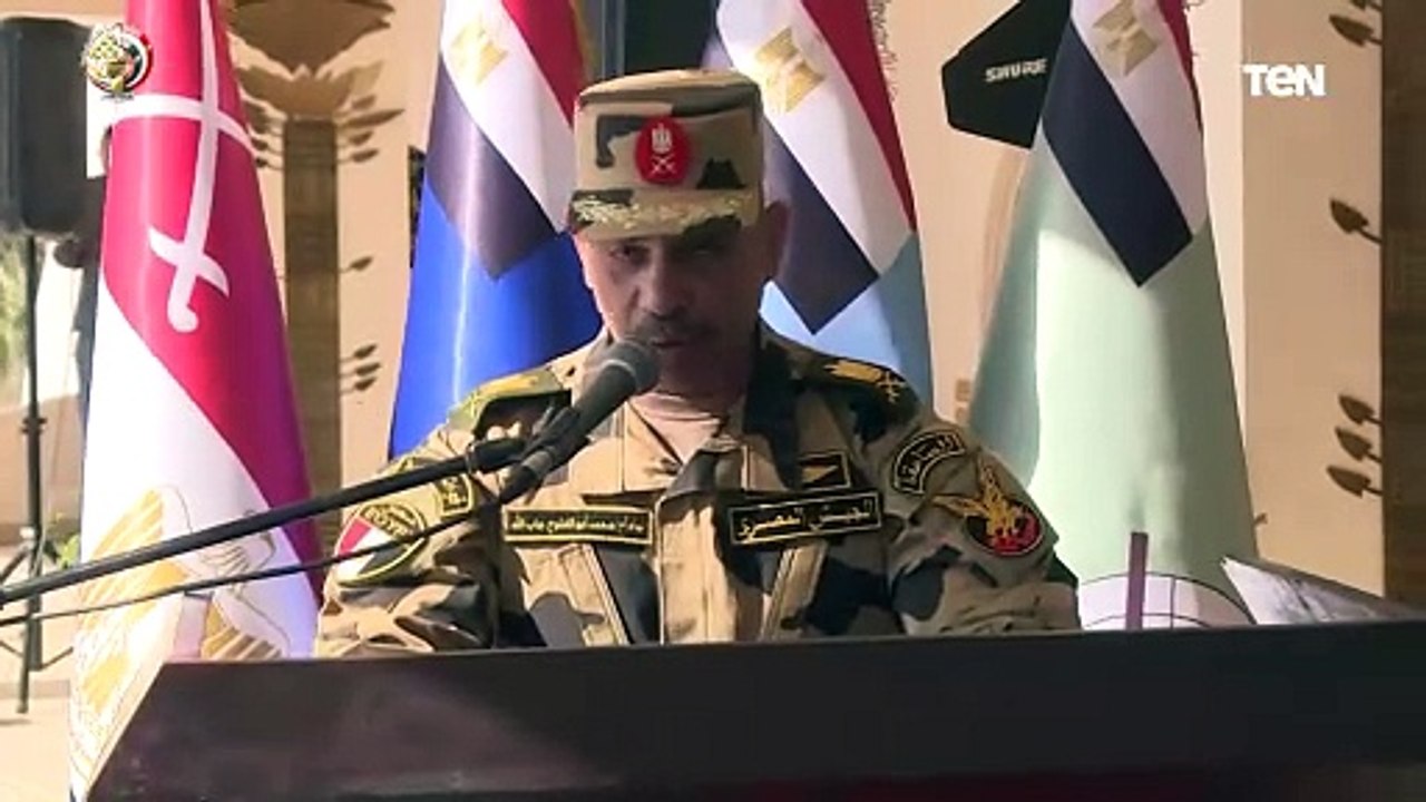 الفريق أحمد خليفة رئيس أركان حرب القوات المسلحة يتفقد منظومة الكفاءة القتالية لقوات الصاعقة