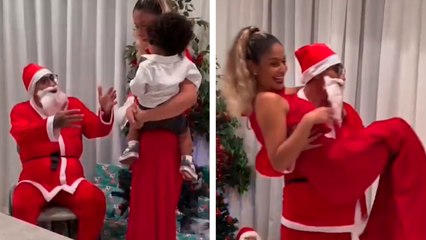 Raphinha se disfraza de Santa Claus y sorprende a sus hijos