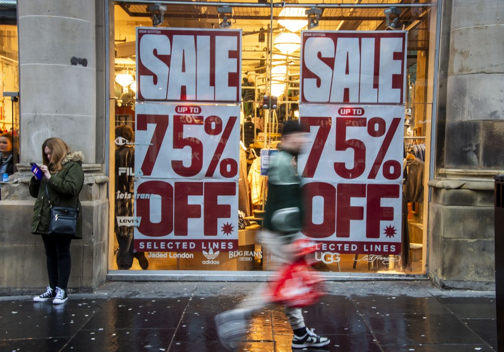 Scottish shopping centres said retailers have started off on a “strong foot” despite figures showing a drop in visitors to bricks-and-mortar stores