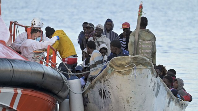 Rescatan a más de 300 migrantes cerca de Islas Canarias en los últimos días