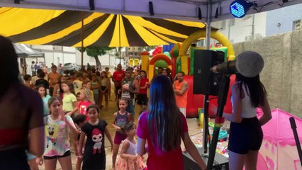 Festa solidária no BNH junta crianças nessa época natalina