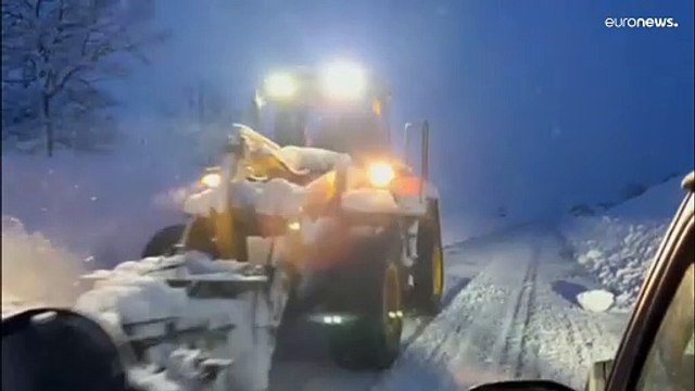 عواصف ثلجية في دول البلقان.. طرق مقطوعة وانقطاع الكهرباء عن أكثر من 200 ألف منزل في البوسنة