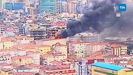 Şişli'de yıkım işlemi yapılan binada çıkan yangına müdahale ediliyor